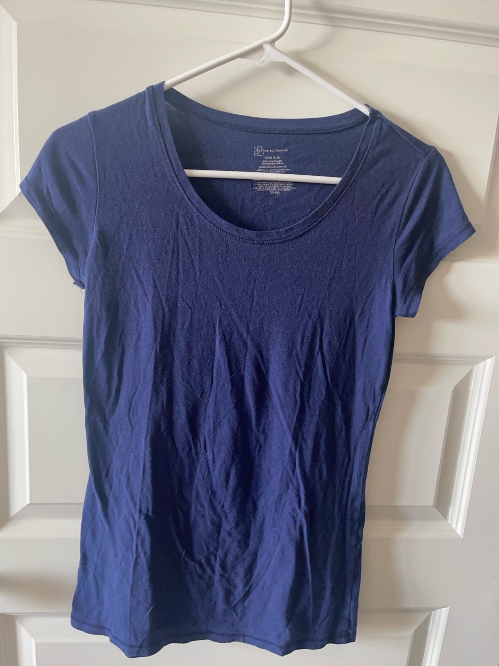 No Boundaries Women's Scoop Neck Tee in Navy